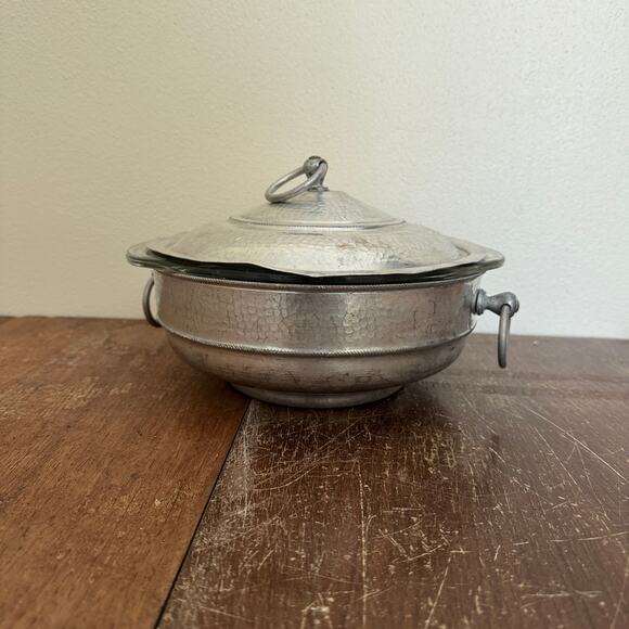 Vintage Hammered Aluminum Casserole Dish & Vintage Pryex 1.5 qt Glass Bowl - Picture 1 of 10